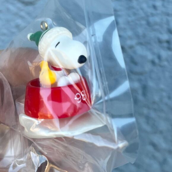 Snoopy Winter Fun Christmas Ornament 98 Peanuts Xmas Keepsake - Picture 4 of 9